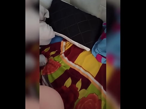 ❤️ منهنجي روم ميٽ گهر ۾ اڪيلي رهي ٿي ڇاڪاڻ ته هن جو مڙس موڪلن تي وڃي ٿو ۽ مان موقعو وٺان ٿو ته هن کي چوسان ۽ هن جي گدا کي کير سان ڀريان. مقعد وڊيو